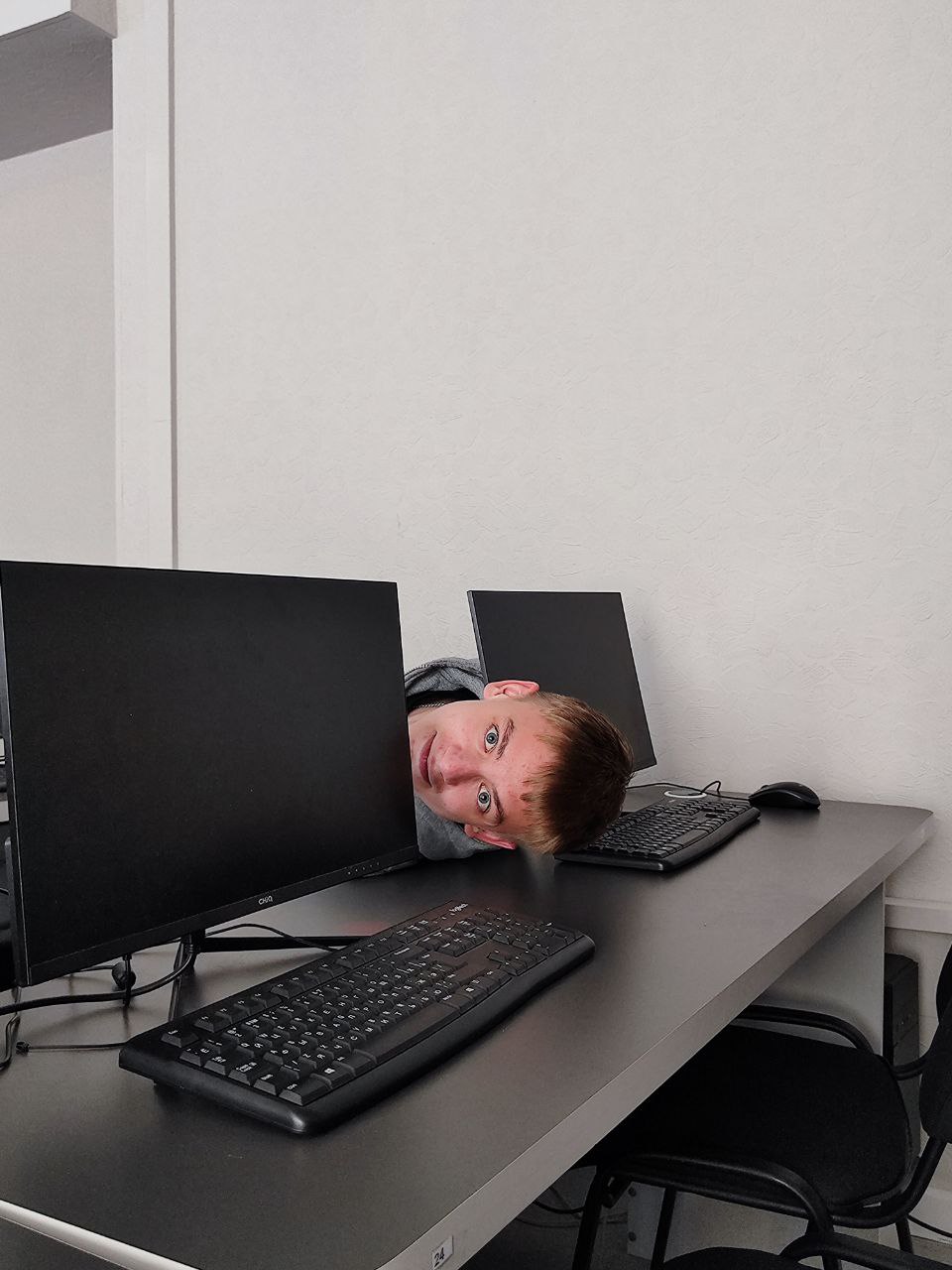 Необычный момент в компьютерном классе